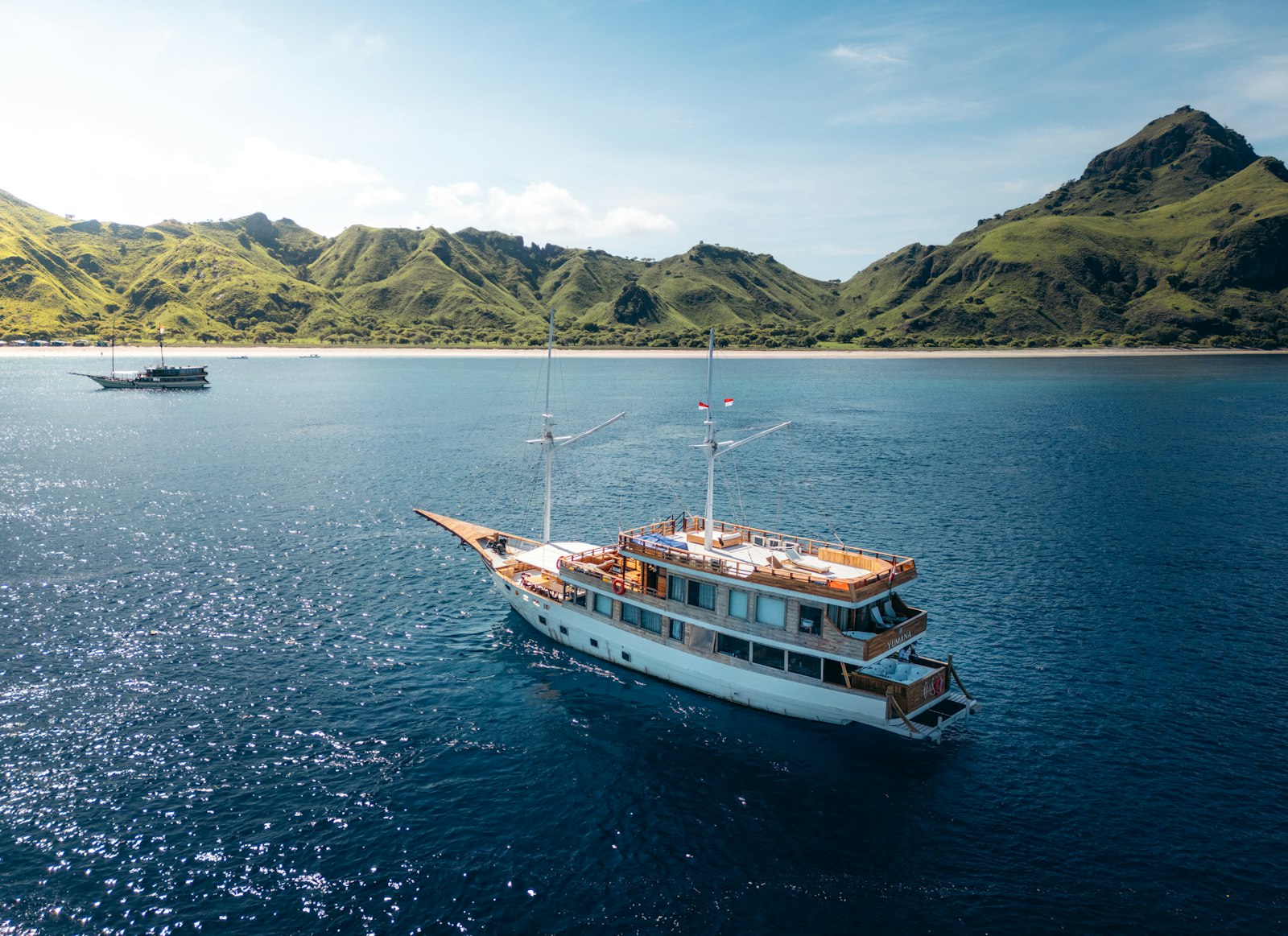 Private Boat vs Shared Tour in Riung and Komodo