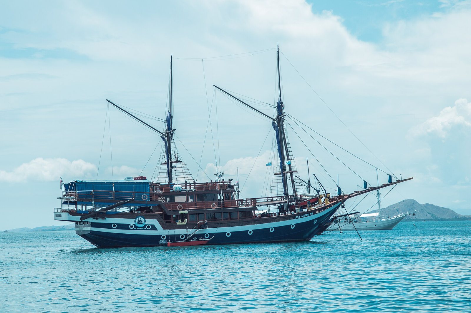 Seasickness and Small-Boat Comfort on Flores Trips
